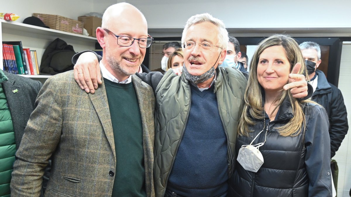 Alegría en la sede de VOX en Burgos por el resultado de las elecciones. ICAL