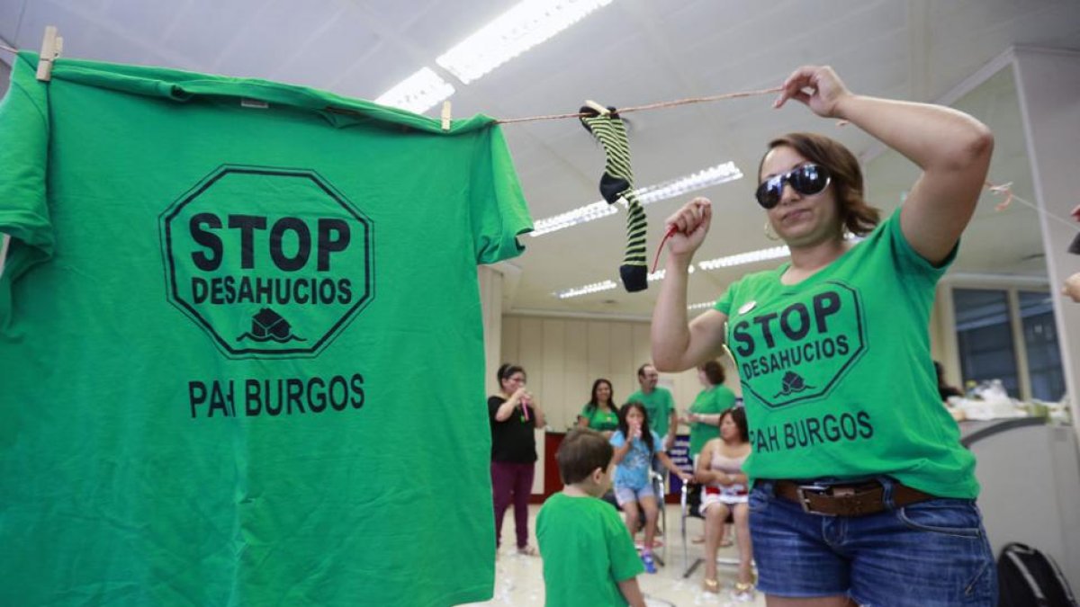 Una acción de la PAH contra los desahucios y las cláusulas suelo.-RAÚL G. OCHOA