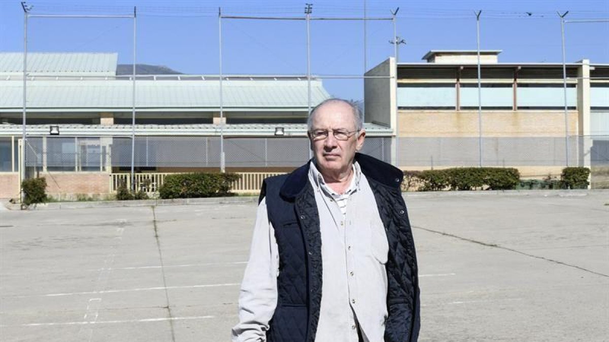 El exvicepresidente del Gobierno Rodrigo Rato a su llegada a la prisión madrileña de Soto del Real para cumplir con su condena de cuatro años y medio de cárcel por las tarjetas 