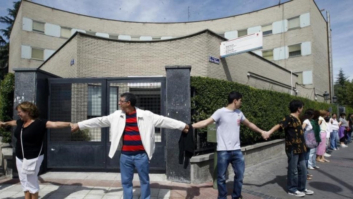 Protesta de la sociedad civil frente al hospital Gregorio Marañón de Madrid.-JUAN MANUEL PRATS