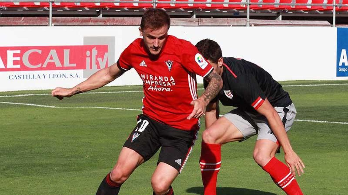 Imagen del último encuentro que disputó el Mirandés en Anduva ante el Athletic B.-ALFONSO G. MARDONES