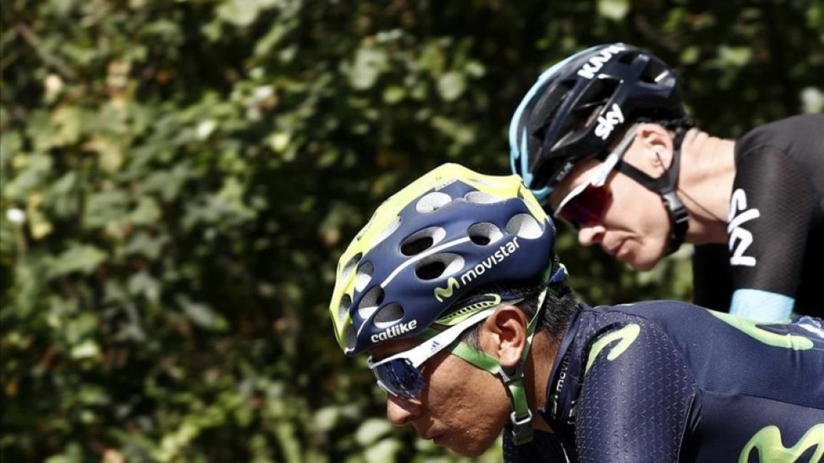 Quintana, junto a Froome durante la etapa con final en los Lagos de Covadonga.-JAVIER LIZÓN / EFE