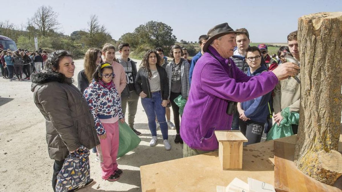 La jornada finalizó con un taller de elaboración de cajas nido.-ISRAEL L. MURILLO