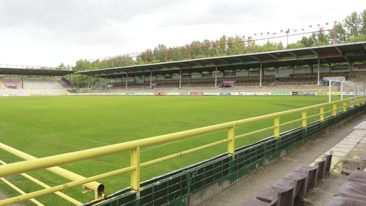 Imagen del estadio de El Plantío desde el Fondo Sur.-RAÚL G. OCHOA