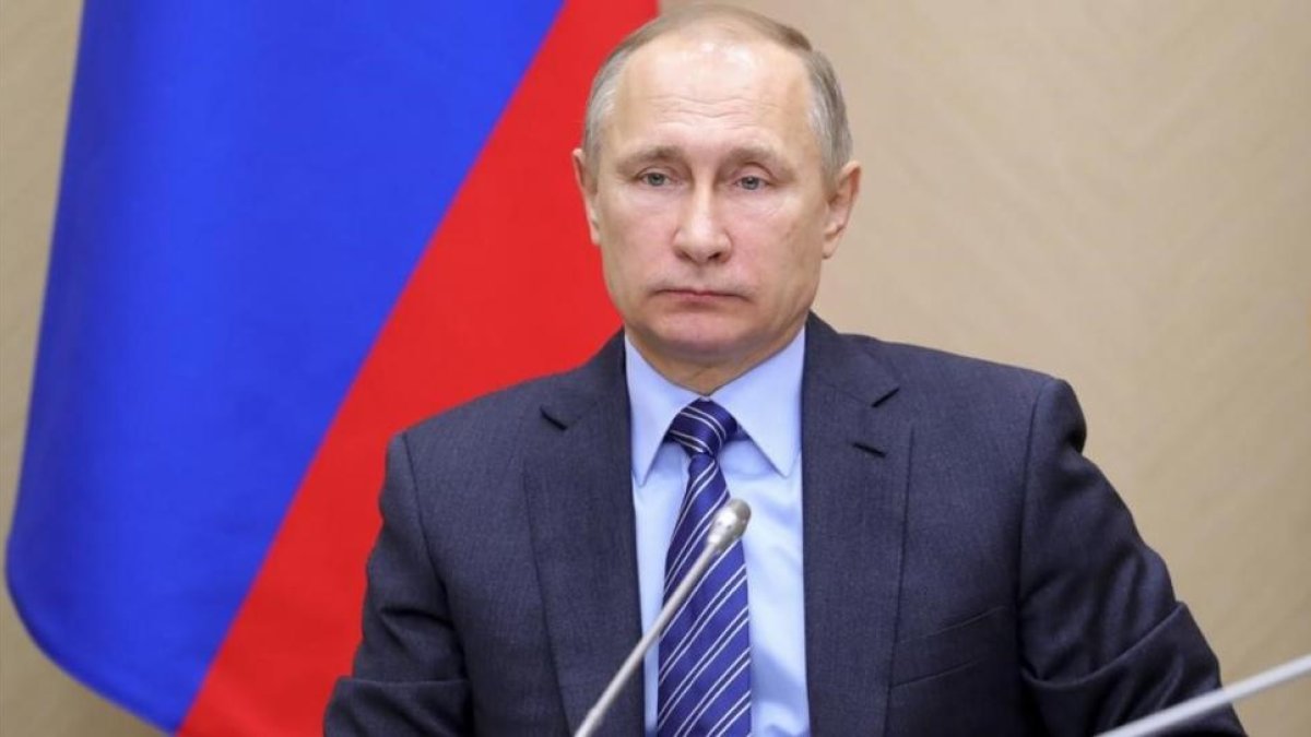 Putin durante una reunión de Gabinete, en la residencia de Novo-Ogaryovo, en las afueras de Moscú, el 17 de febrero.-MIKHAIL KLIMENTYEV
