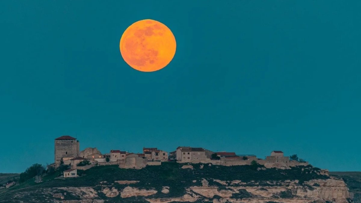 Impresionante luna en Haza realizada por Juan Lázaro