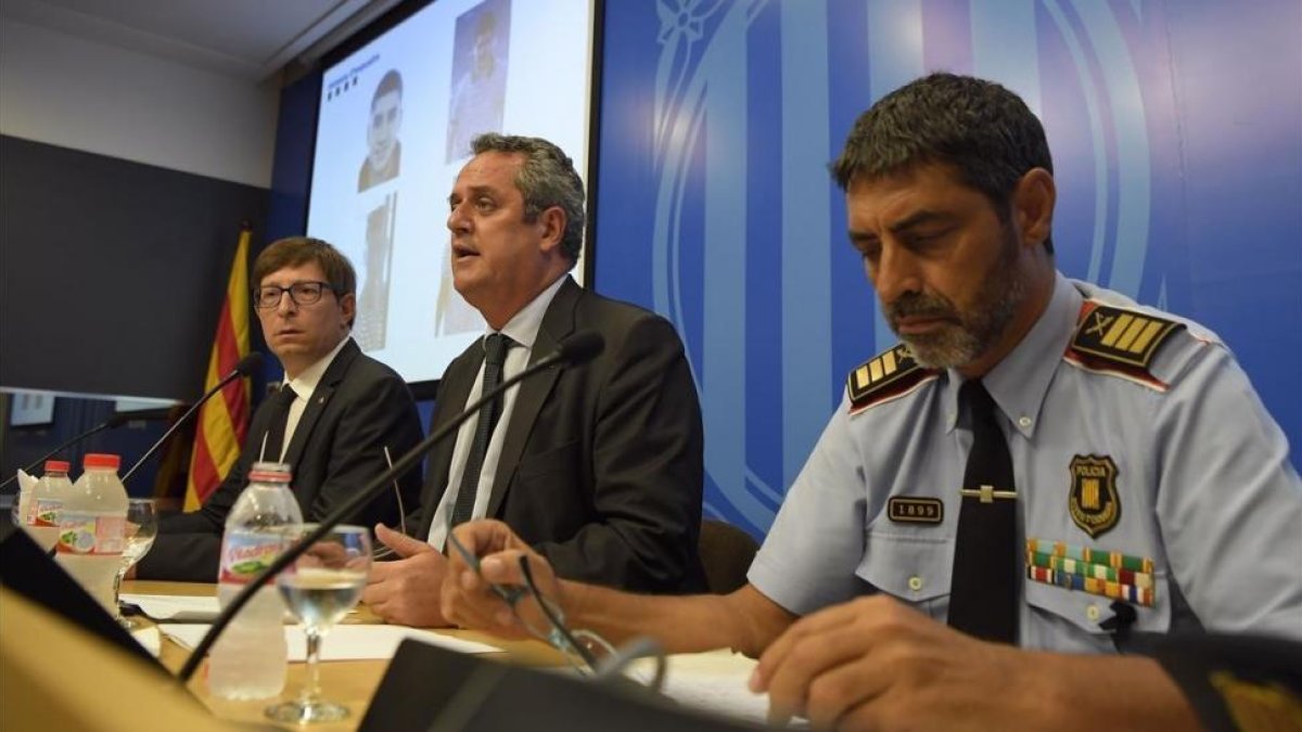 Rueda de prensa para informar de las últimas novedades sobre los actos terroristas en Barcelona y Cambrils-LLUIS GENÉ / AFP