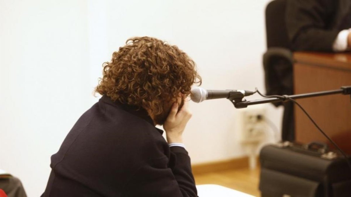 Igor Seoane, propietario de rojadirecta.com, durante su declaración en Juzgado de lo Mercantil numero 1 de A Coruna.-Cabalar