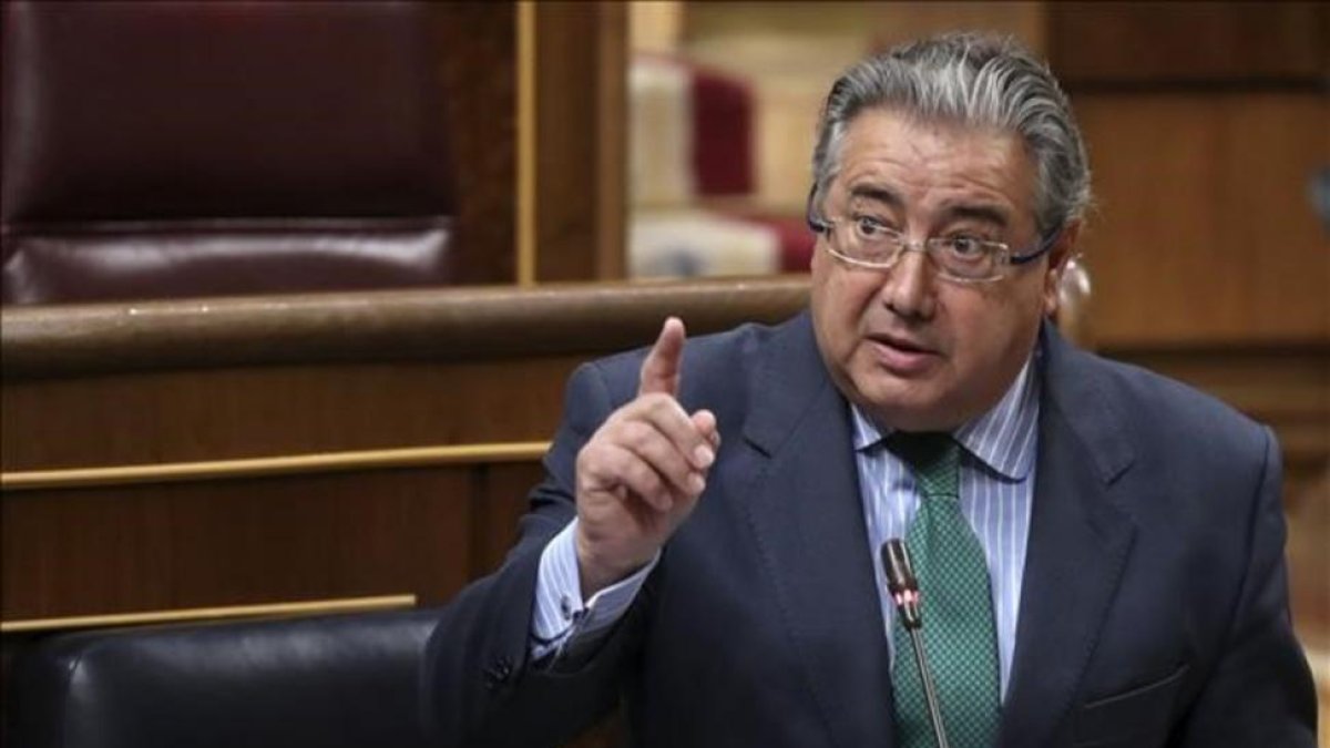 El ministro del Interior, Juan Ignacio Zoido, en una intervención en el Congreso. El ministro del Interior, Juan Ignacio Zoido, en una intervención en el Congreso.-PERIODICO (EFE / CHEMA MOYA)