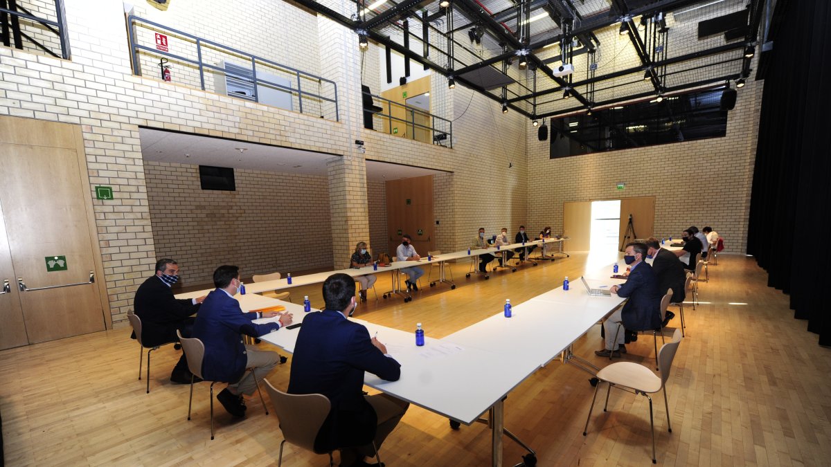 Reunión del consejo de administración de Promueve Burgos antes de que se uniera Ciudadanos al Gobierno local. ISRAEL L. MURILLO