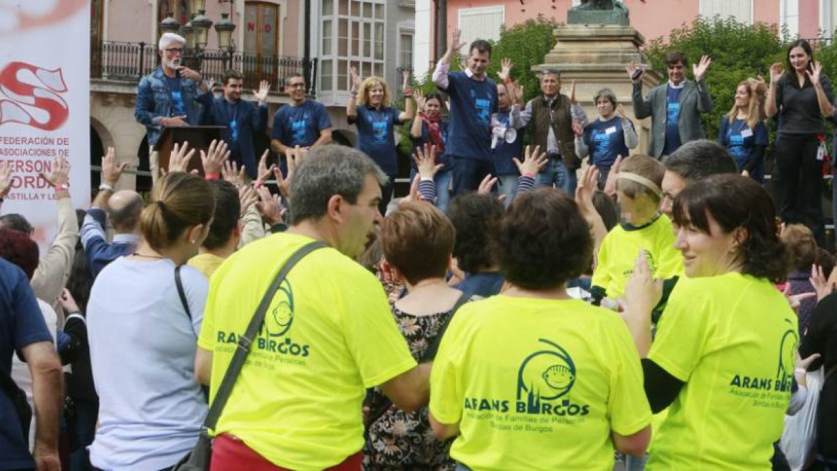Representantes de este colectivo de toda la región leyeron un manifiesto en la Plaza Mayor.-RAÚL G. OCHOA