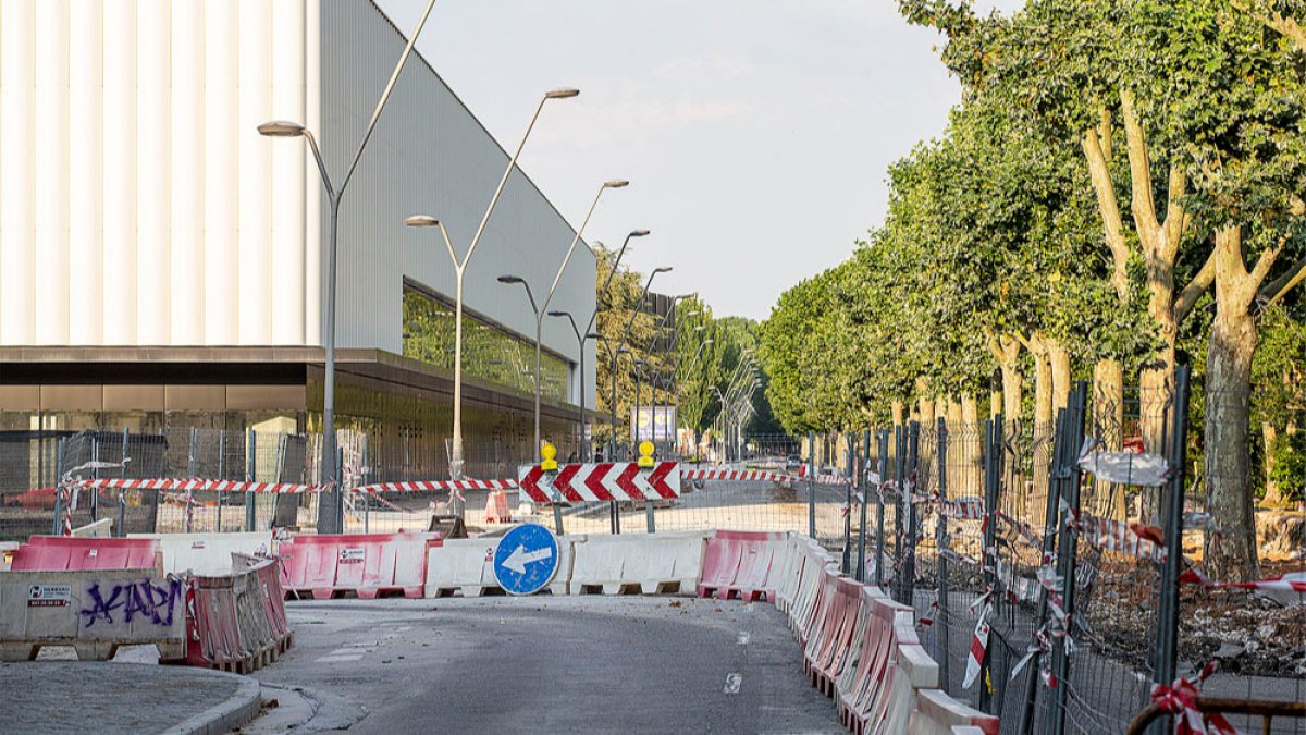 Las obras de urbanizacion de la avenida del Arlanzón a la altura de El Plantío arrancaron ayer y se prolongarán hasta septiembre. SANTI OTERO