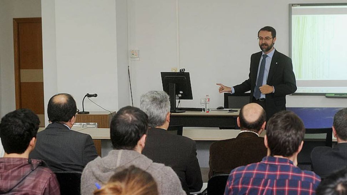 Ernesto Salas durante su conferencia en la Politécnica.-ISRAEL L. MURILLO