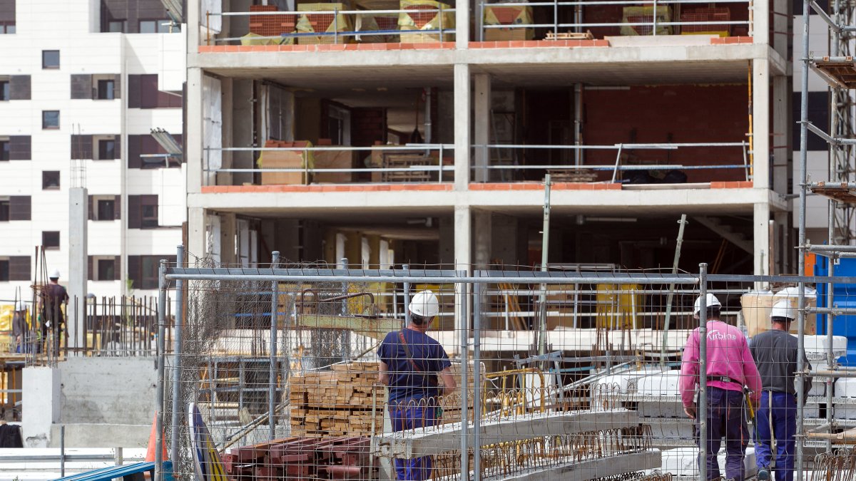 La construcción es el sector que menor impacto ha tenido de la covid en el ámbito del empleo. TOMAS ALONSO