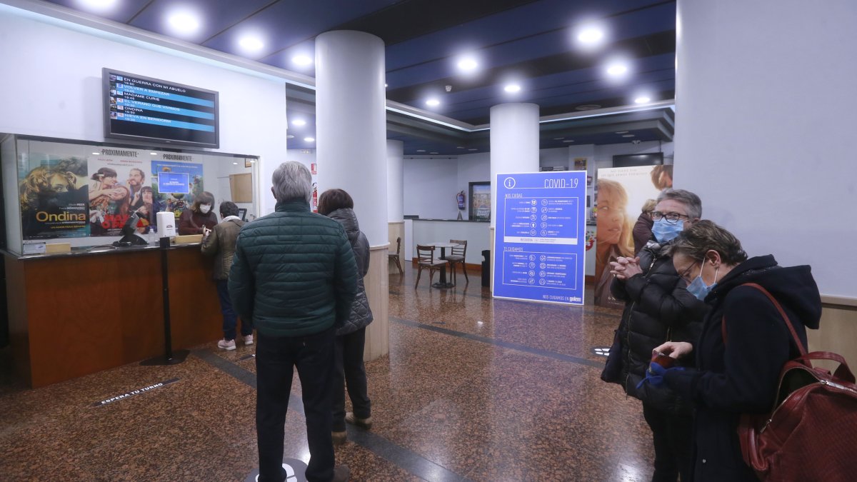 Imagen de los cines Van Golem esta semana. RAÚL G. OCHOA