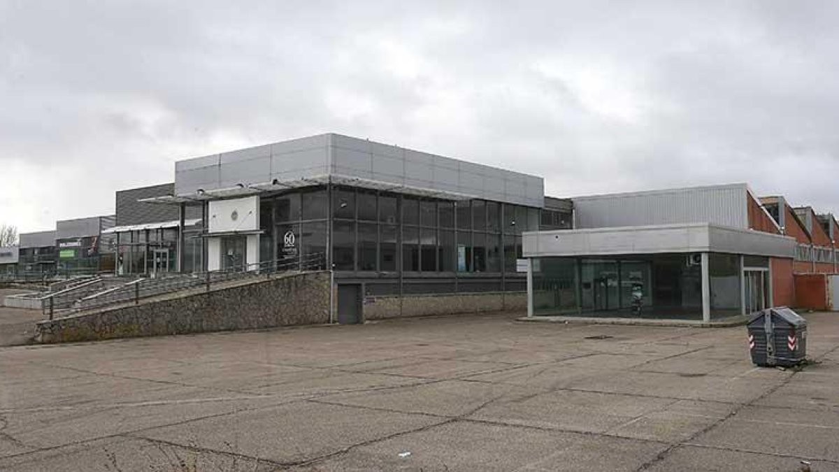 Situación actual de los antiguos concesionarios de la carretera Madrid-Irún.-RAÚL G. OCHOA