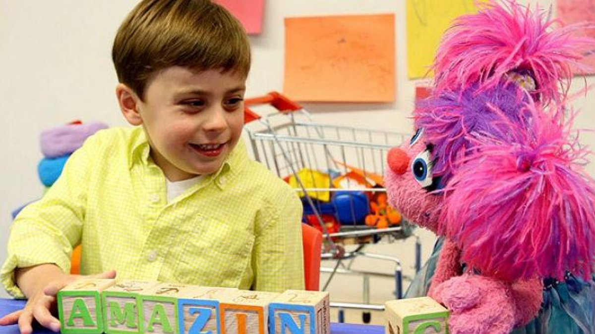 Barrio Sésamo pone en marcha un proyecto para concienciar sobre los niños con autismo, que incluye un nuevo 'muppet' llamado Julia.-