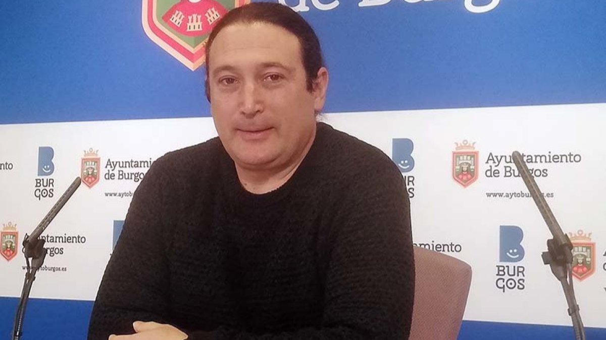 Israel Hernando, concejal de Podemos en el Ayuntamiento de Burgos. / D.S.M.