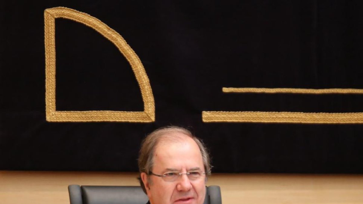 El presidente de la Junta, Juan Vicente Herrera, comparece en la Comisión de investigación sobre el Hospital de Burgos.-ICAL