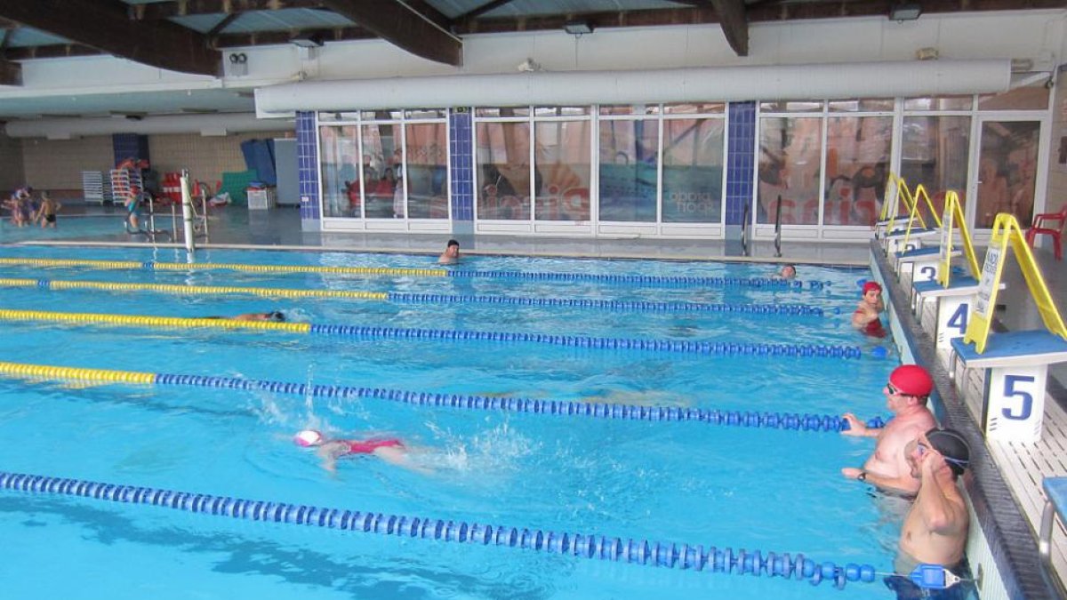 Aunque en el pliego figuraban 1.700 usuarios de las piscinas, apenas hay 600.-L. V.