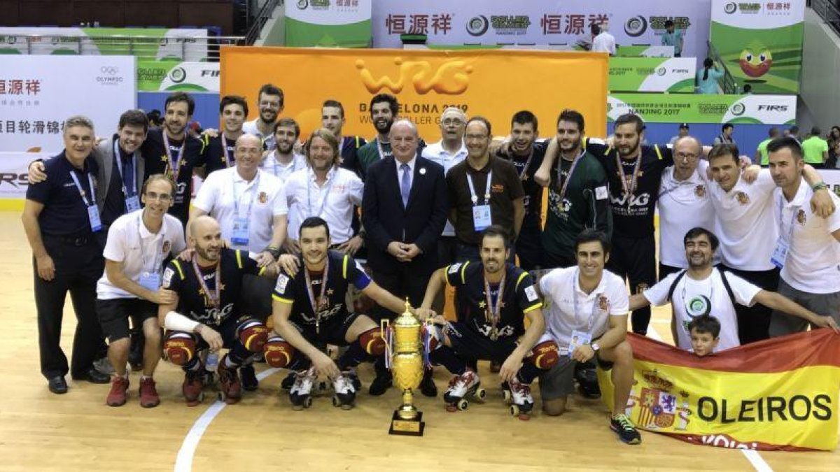 La selección española de hockey sobre patines celebra su 17º Mundial.-RFEP