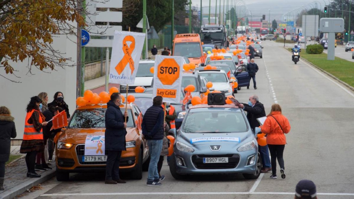 Los participantes quedaron a la altura de la calle Vitoria, número 265, para recorrer las calles. ISRAEL L. MURILLO