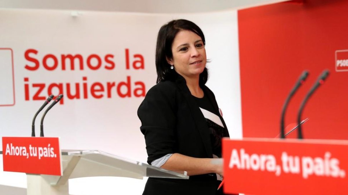 La vicesecretaria general del PSOE Adriana Lastra durante la rueda de prensa, este martes.-/ CHEMA MOYA (EFE)