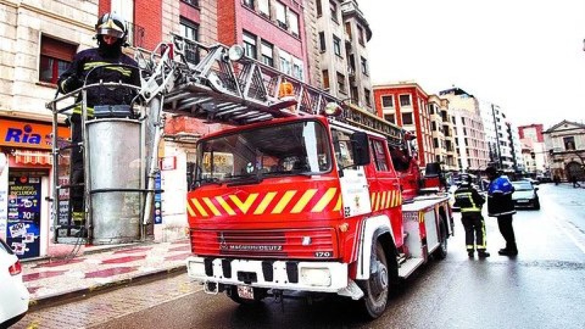 Actuación conjunta de Bomberos y Policía Local. POLICÍA LOCAL DE BURGOS