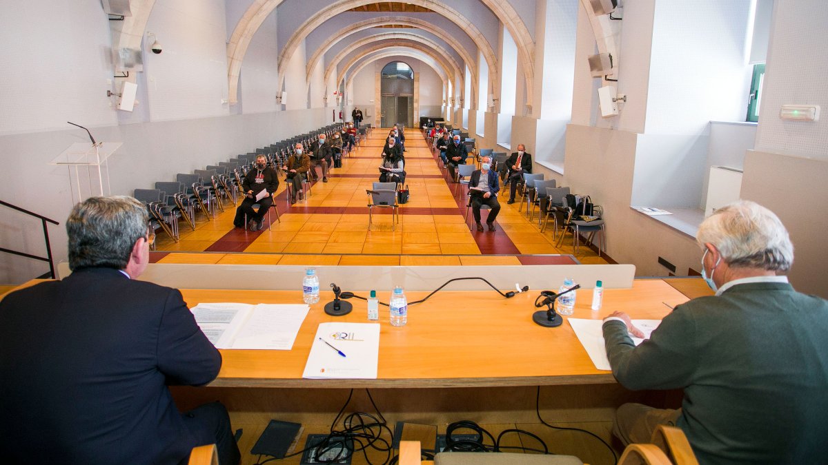 Imagen de la reunión con las mancomunidades en el monasterio de San Agustín. TOMÁS ALONSO