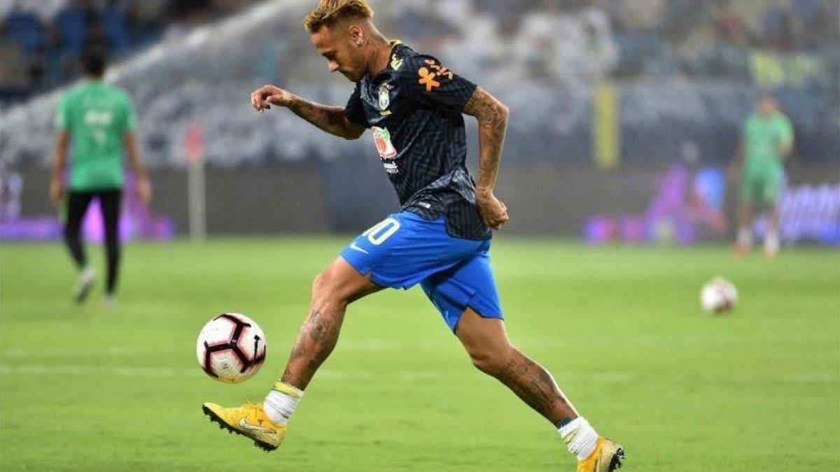 Neymar, en un entrenamiento con Brasil en Riad.-EL PERIÓDICO