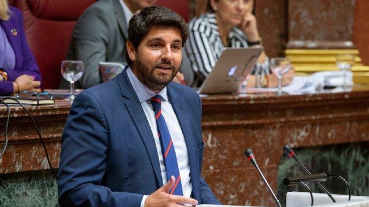El candidato del PP, Fernando López Miras, durante la sesión de investidura, esta mañana.-EFE