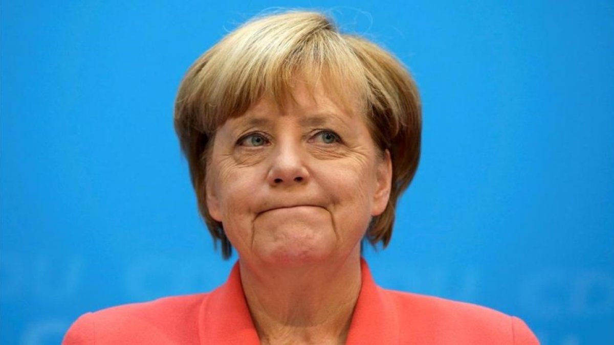 La cancillera Angela Merkel, ante los medios.-REUTERS / FABRIZIO BENSCH