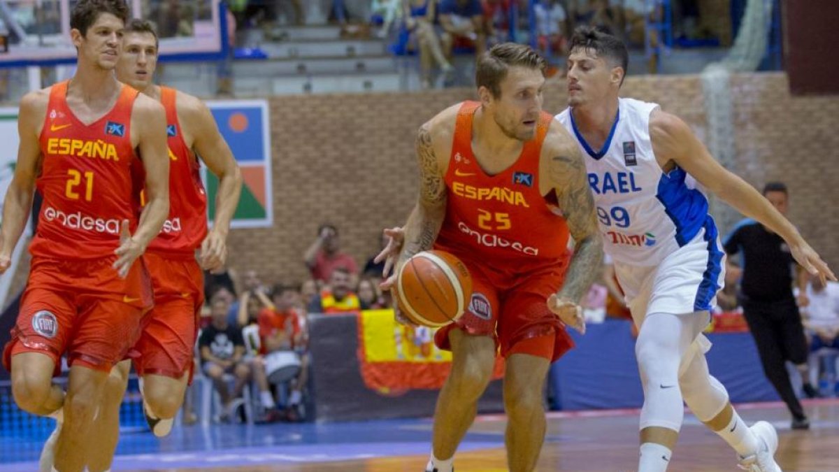 Javi Vega ya vistió en verano la camiseta de la selección-FEB
