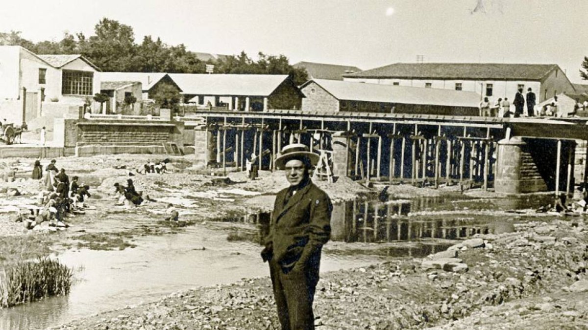 Construcción del puente Gasset en 1925, cedida por Ana María García Posse.-
