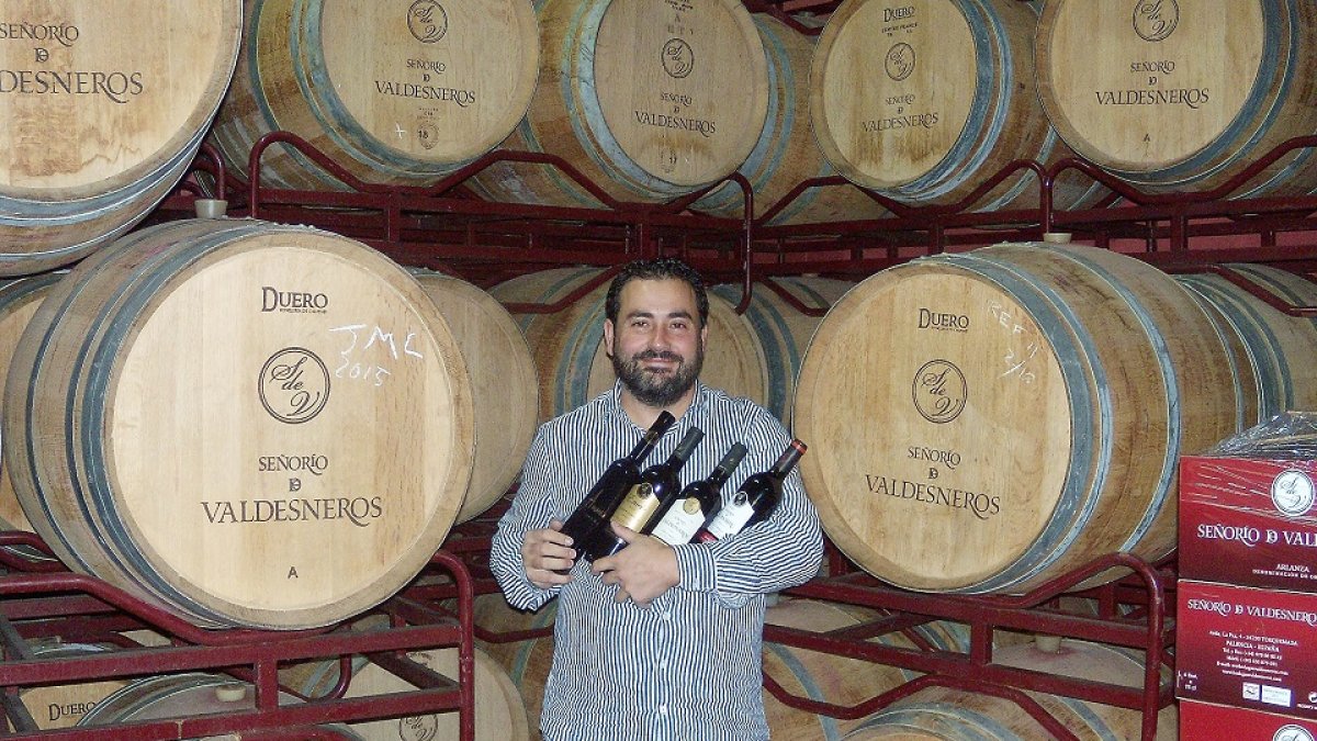 Señorío de Valdesneros, en la localidad de Torquemada es una de las bodegas palentinas de la DO Arlanza que se integra en la ruta del vino. En ella Rubén Montero puso en marcha La Posada. / ECB