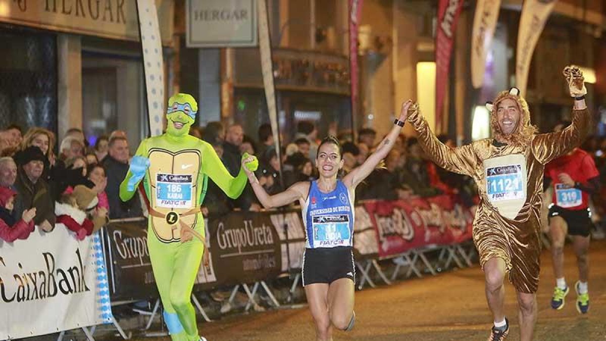 Lidia Campo entra victoriosa en meta.-RAÚL OCHOA