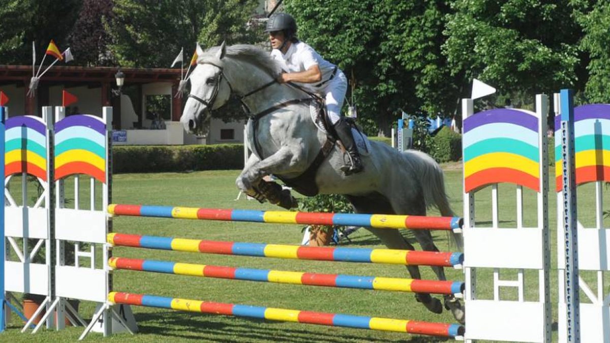 Imagen de uno de los participantes del Concurso Nacional de Saltos.-
