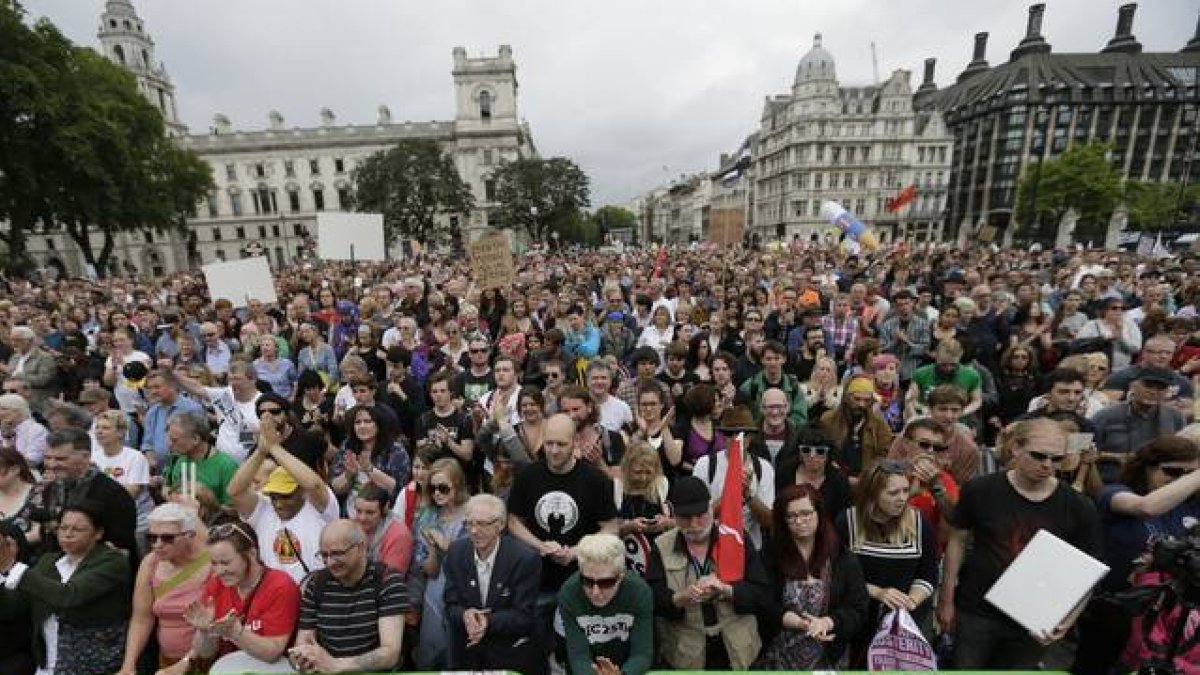 Manifestantes en Londres durante laa protestas antiausteridad de este sábado.-Foto:  AP / TIM IRELAND