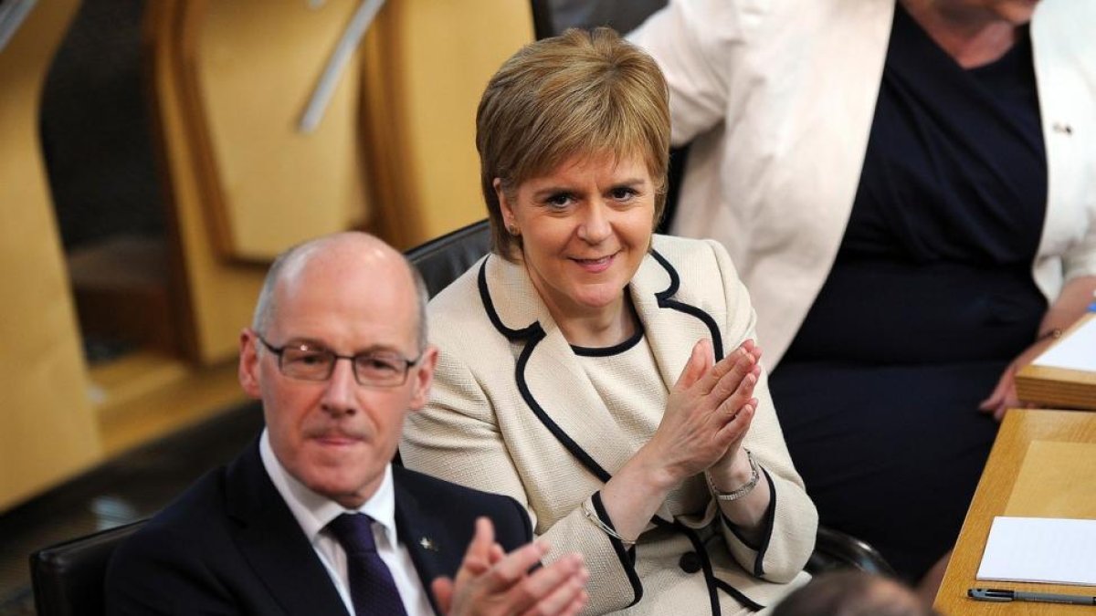 La ministra principal de Escocia, Nicola Sturgeon, durante el debate de los resultados del 'brexit' en el Parlamento escocés.-AFP / ANDY BUCHANAN