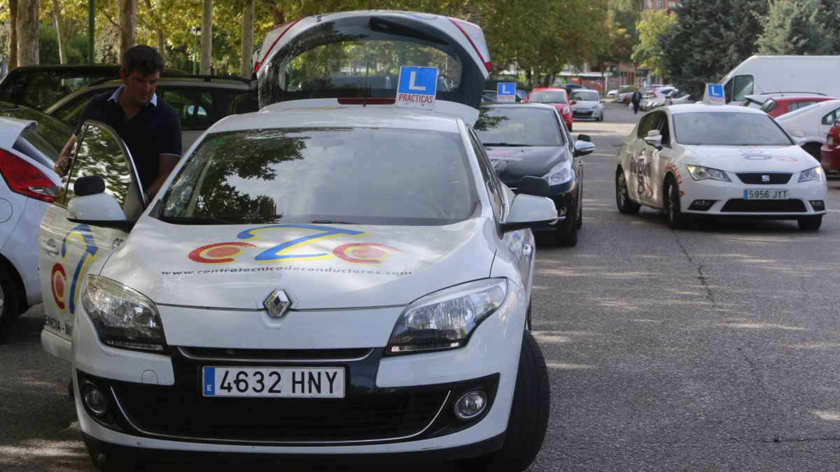 El sector de las auoescuelas demanda más examinadores. RAÚL G. OCHOA