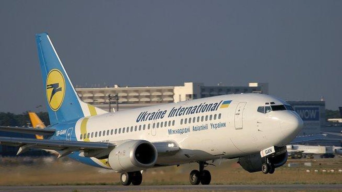 La aeronave se estrelló en cercanías del aeropuerto Imán Jomeiní.-