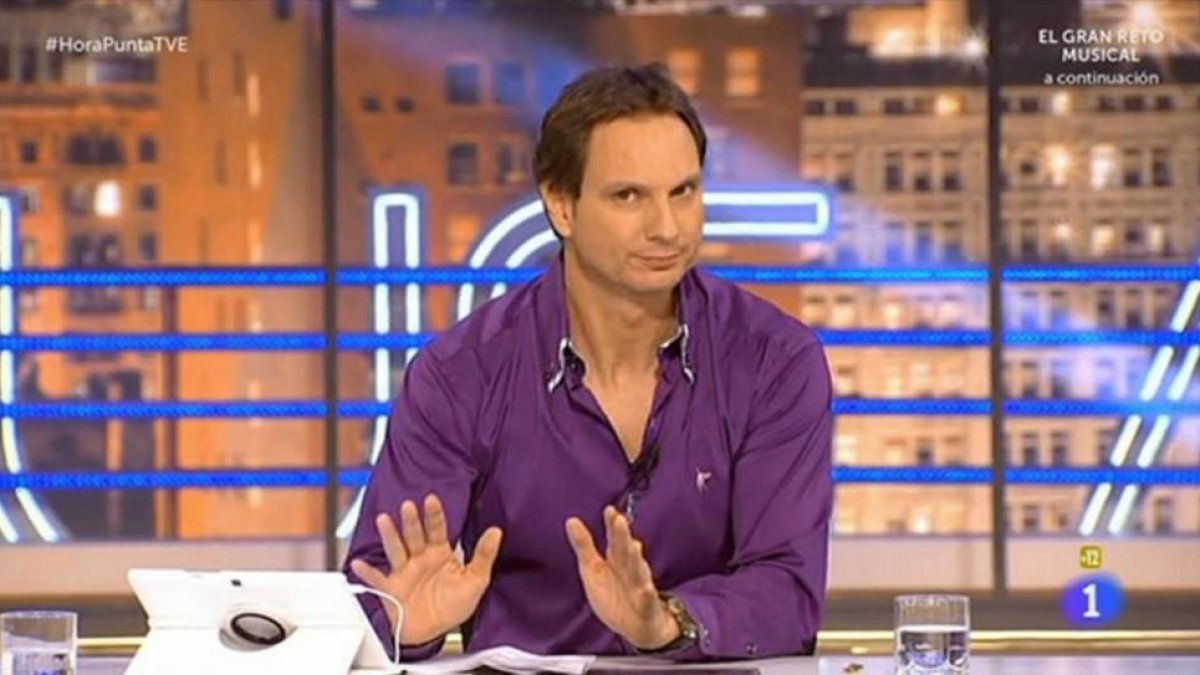 El locutor Javier Cádenas, presentador de 'Levántate Cárdenas' en Europa FM.-TVE