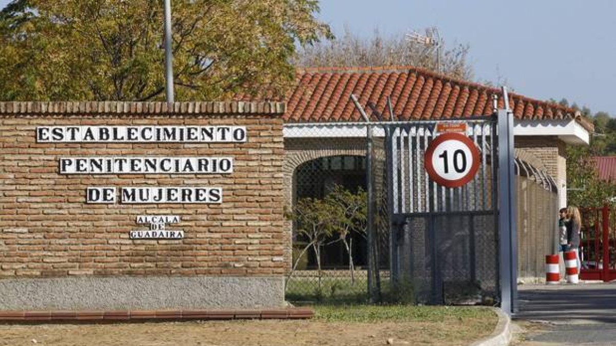 La entrada del centro penitenciario de mujeres de Alcalá de Guadaira, en Sevilla.-Foto:   EFE / JOSÉ MANUEL VIDAL