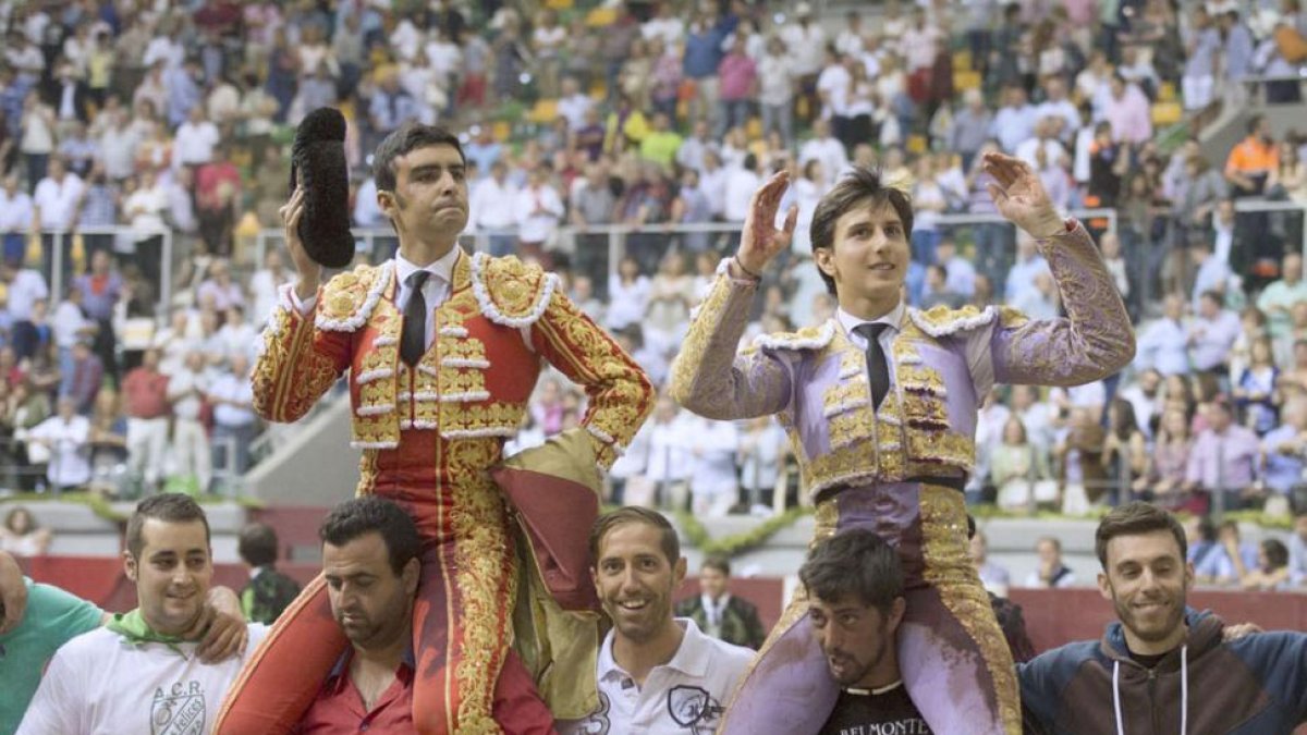Miguel Ángel Perera y Roca Rey en la feria de San Pedro del año pasado. Dos toreros que volverán este año.-SANTI OTERO