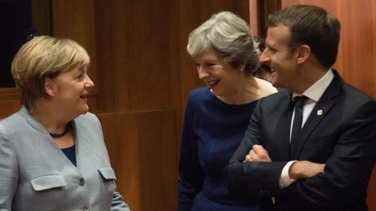 Angela Merkel, Theresa May y Emmanuel Macron en Bruselas el pasado mes de octubre.-AFP / JOHN THYS