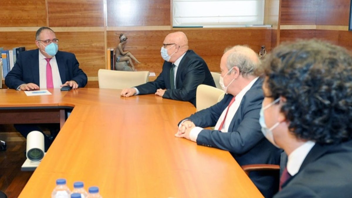 Vázquez se reúne con representantes de San Juan de Dios. ECB