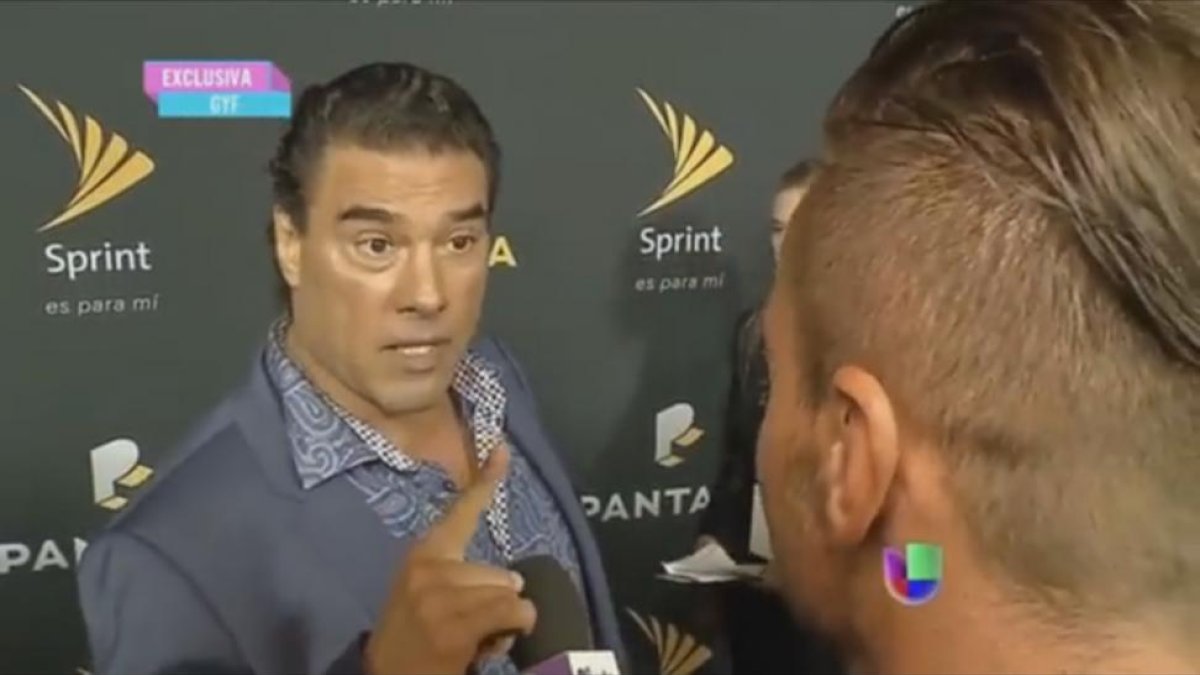 Eduardo Yáñez, justo antes de la agresión al reportero.-YOUTUBE