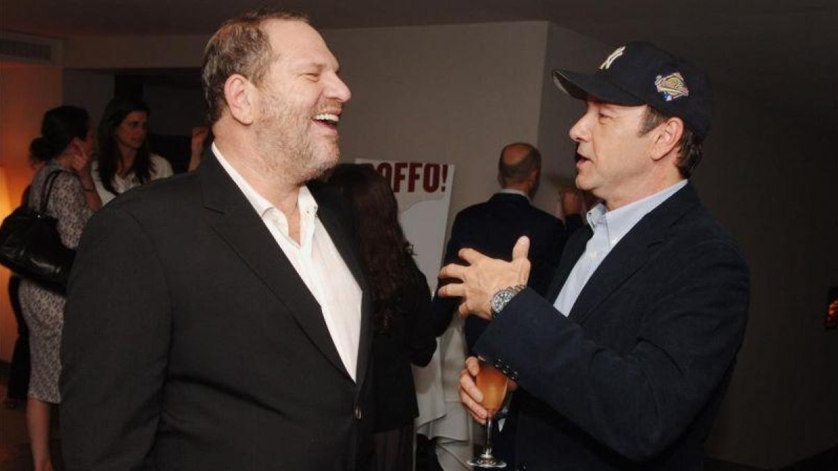 El productor de cine Harvey Weinstein (izquierda) y el actor Kevin Spacey, acusados de acoso sexual-STEPHEN LOVEKIN