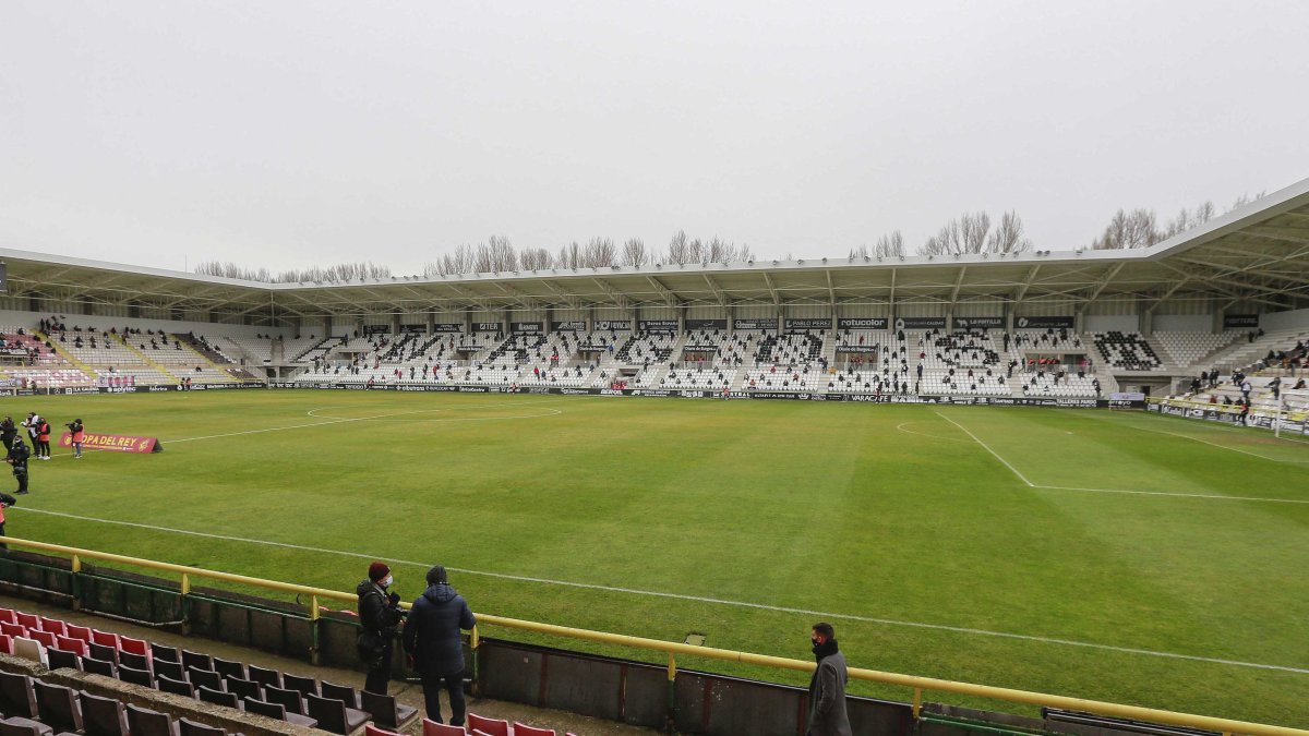Estadio municipal de El Plantío.