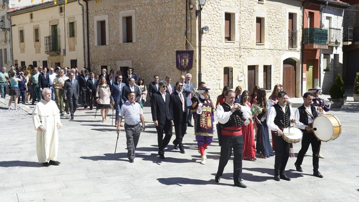 Numerosas autoridades religiosas y políticas acudieron a la villa ribereña donde estuvieron acompañados por vecinos y alcaldes de otras localidades.-R. O.